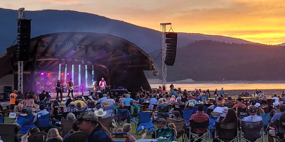 pano-concert-crowd-sunset 1000x500px